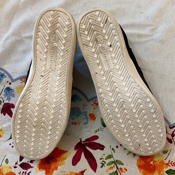 Fabletics Platform Black Sneaker - Picture 4 of 6